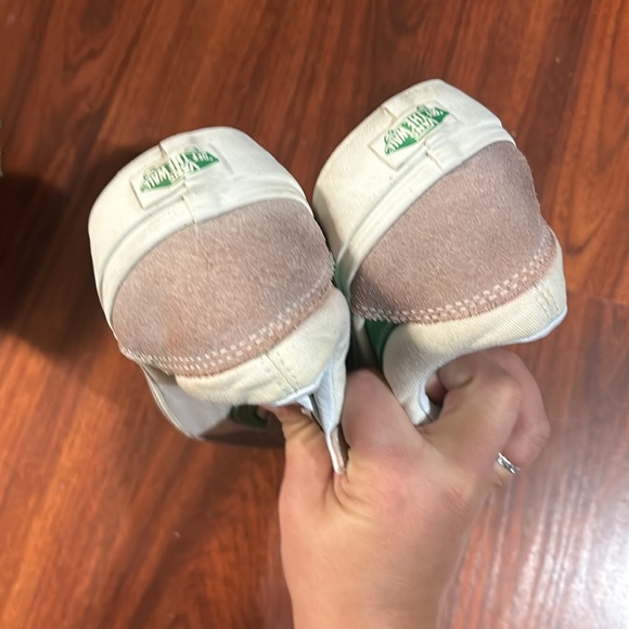 Vans - Picture 7 of 9